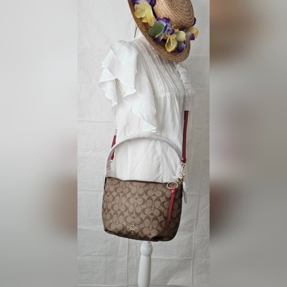 COACH Hobo In Signature Canvas - Picture 4 of 8